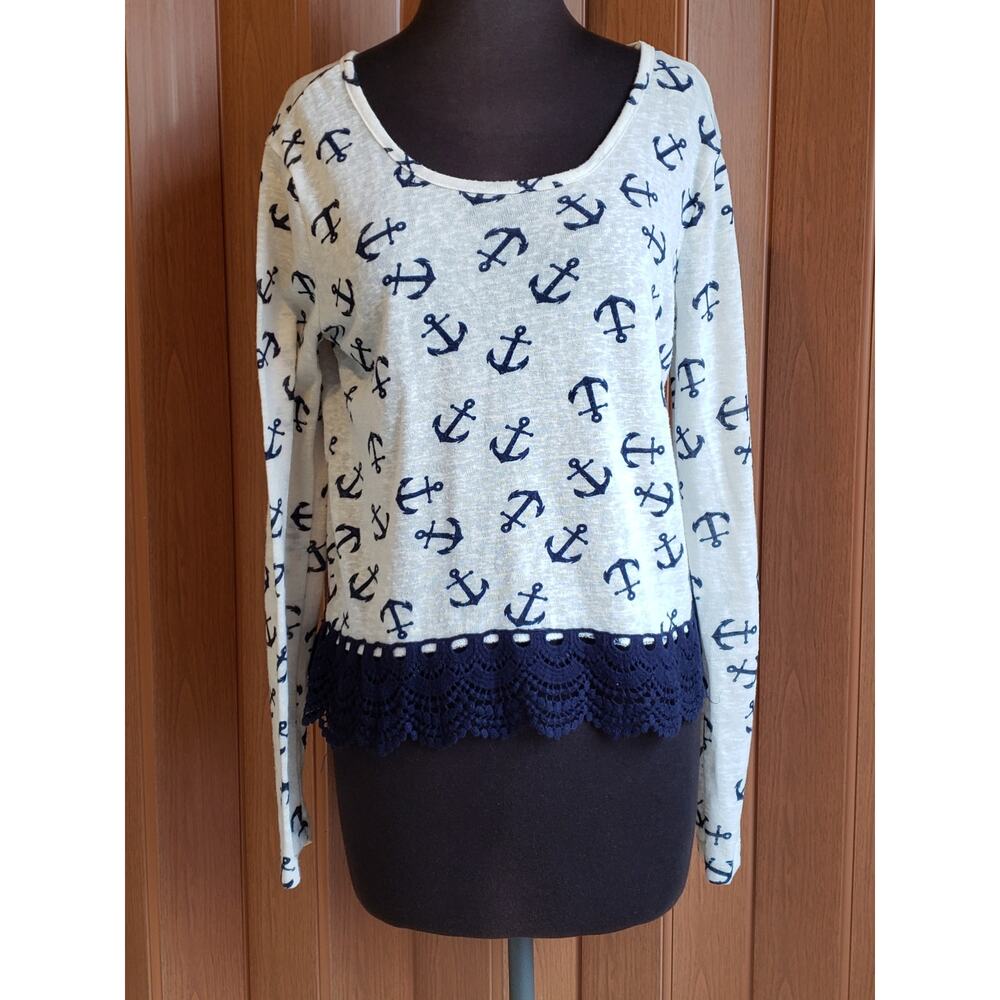 Rue21 size medium white with blue anchors pullover lightweight sweater